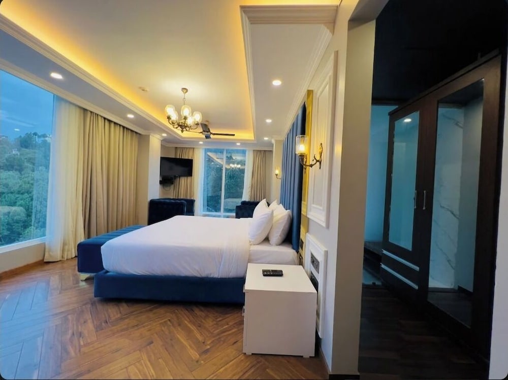 Claret inn by Lawrence Hotels