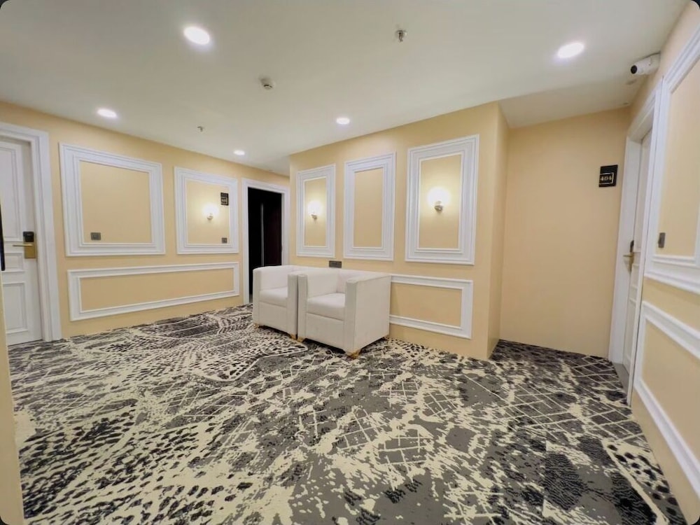 Claret inn by Lawrence Hotels