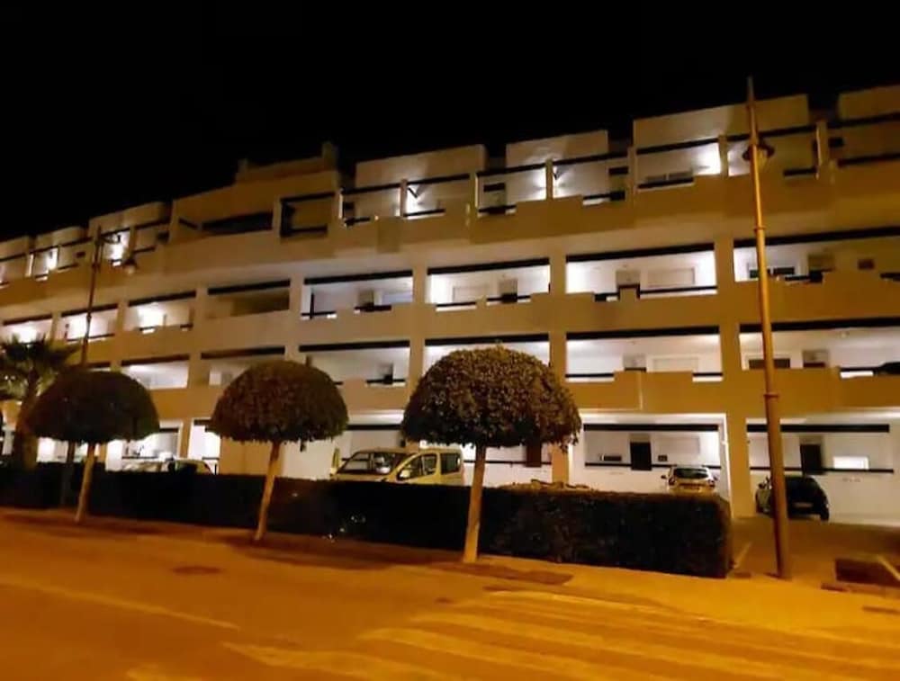 Stylish 2-bed Apartment Overlooking the Fairways