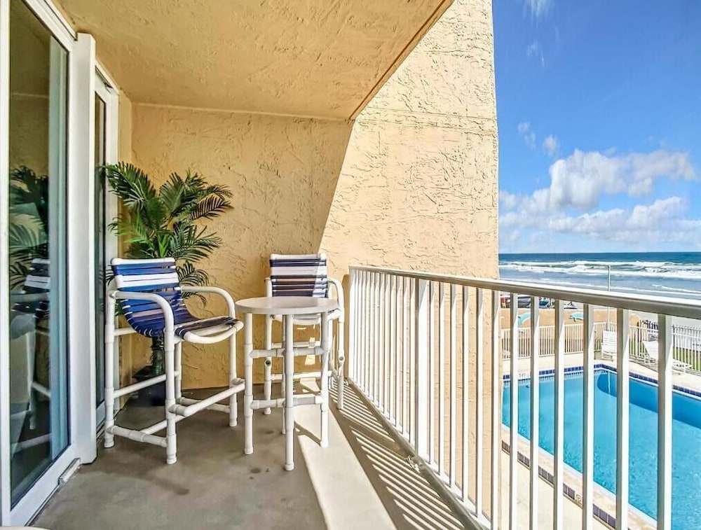 Oceania Beach Club
