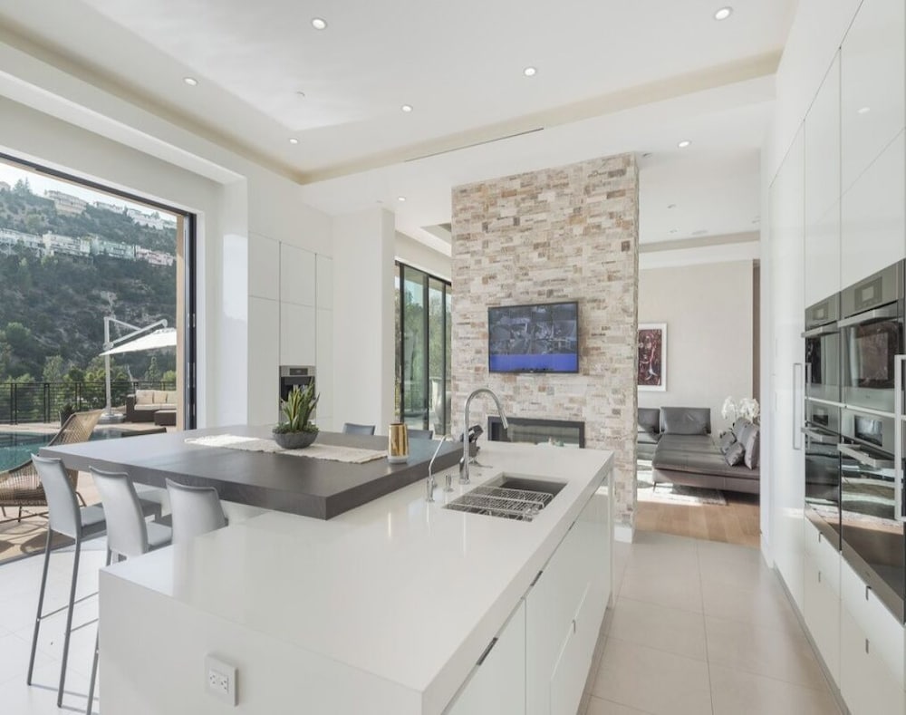 Zorada - Private Hollywood Hills Luxury With Endless Amenities and City Views
