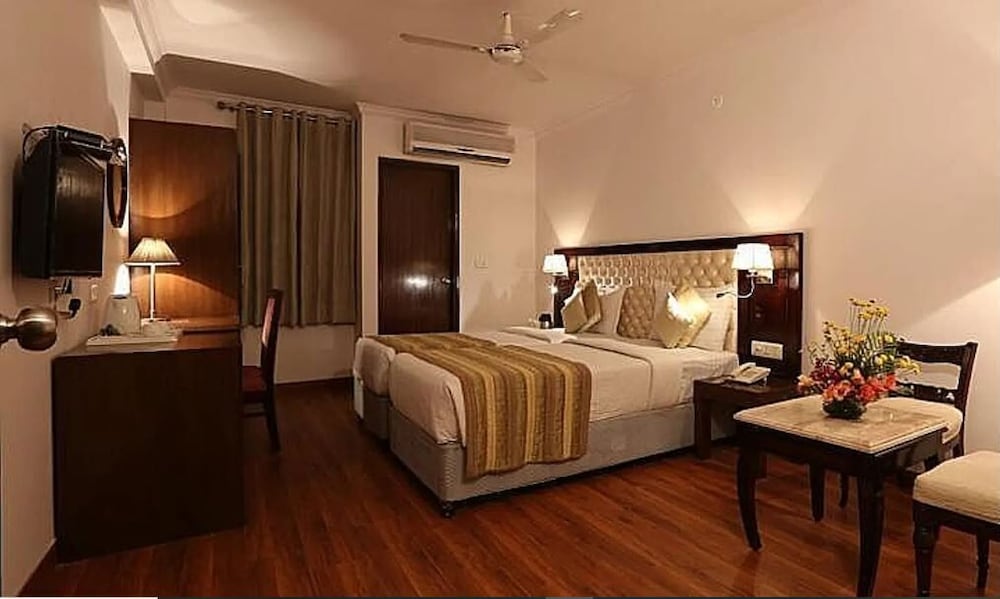 Hotel Impress By RMR Hotels