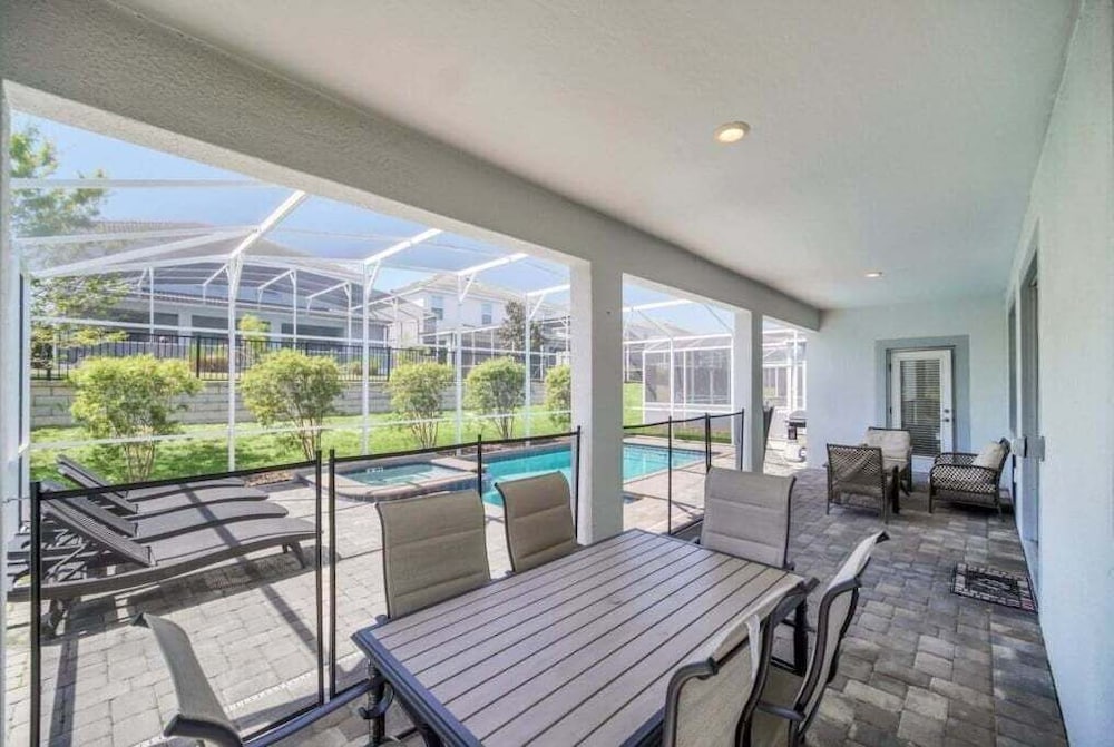 Luxury Pool/spa Home With Lots Of Sunshine! 6 Bedroom Villa