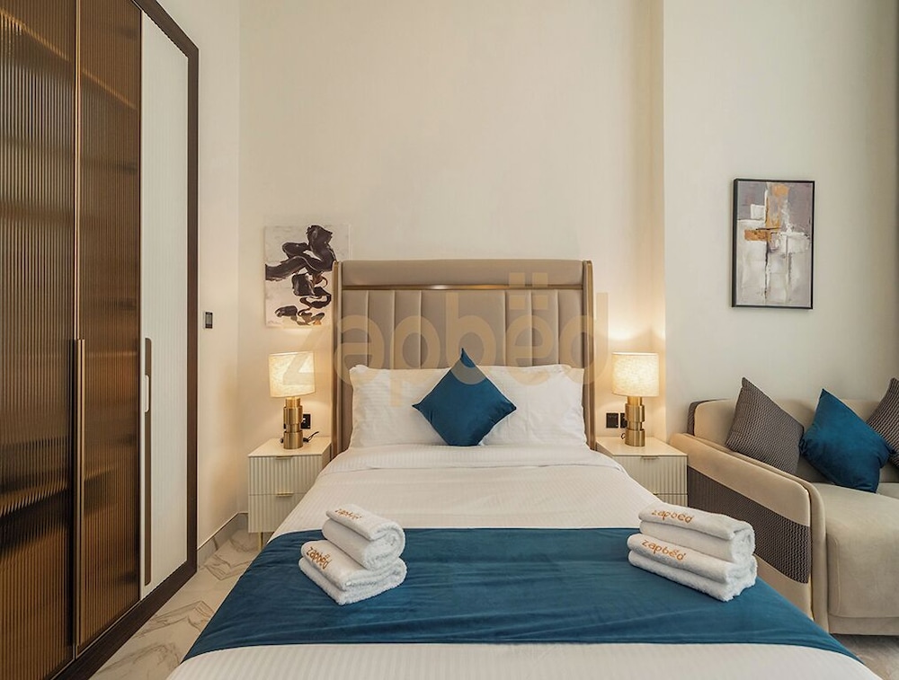 Zapbed-Modern Studio Petalz By Danube
