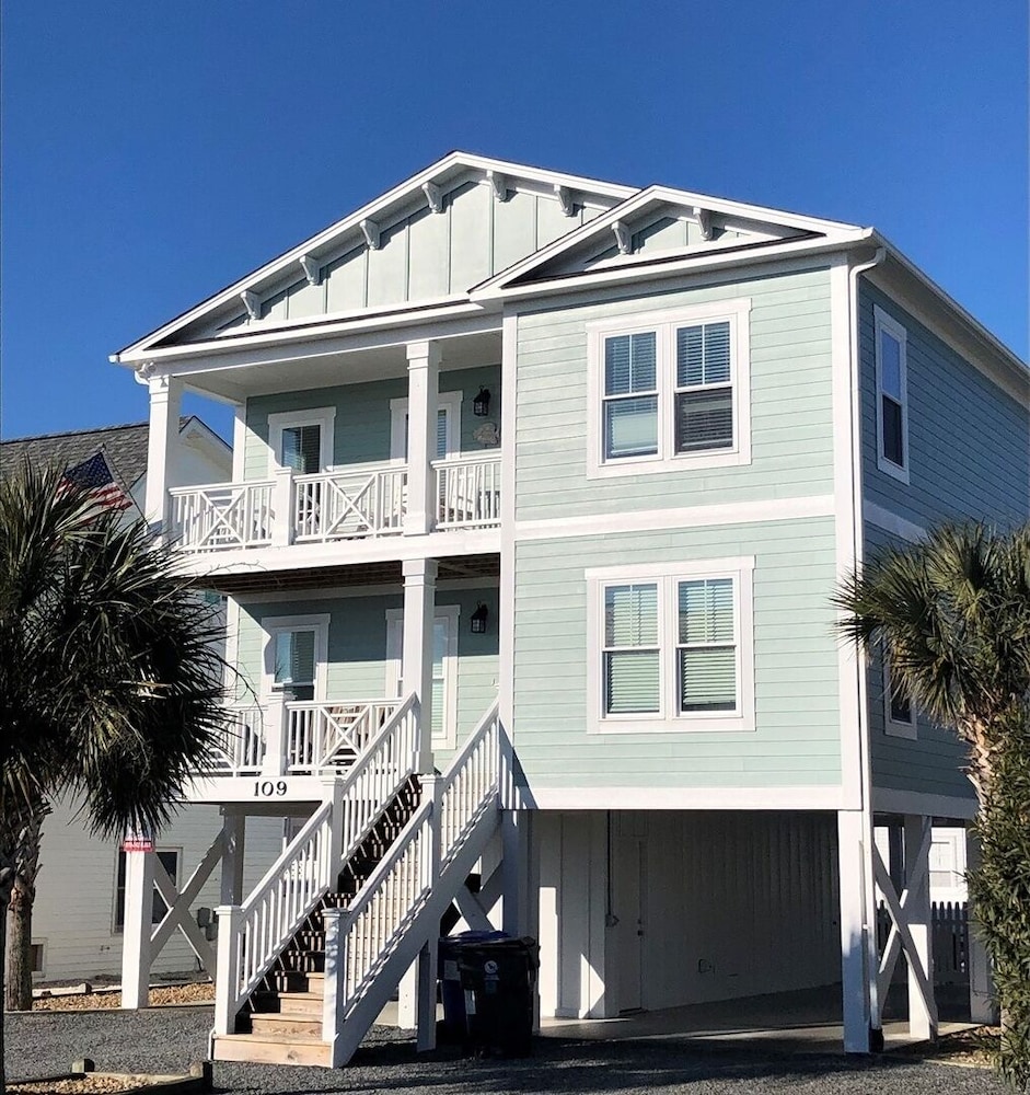 Life's A Beach 4 Bedroom Home by RedAwning