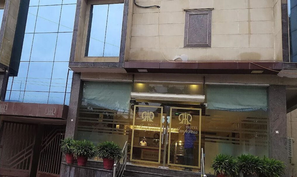 Hotel Impress By RMR Hotels