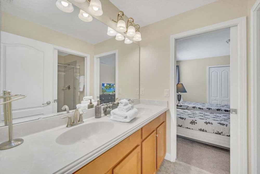 Incredible Pool Spa & Game Room Private Home! 6 Bedroom Villa