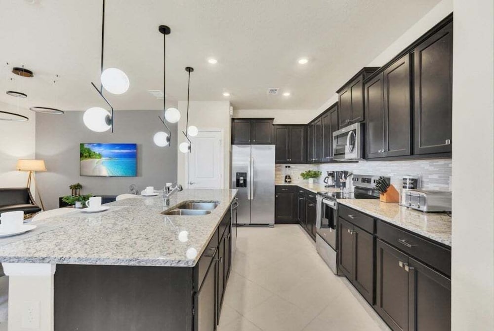 The Cutest Tonwhome & Private Splash Pool! 5 Bedroom Townhouse