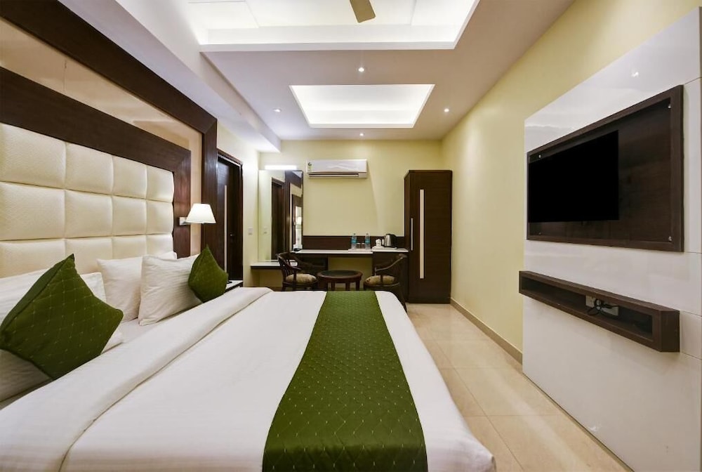 Hotel Geet Deluxe