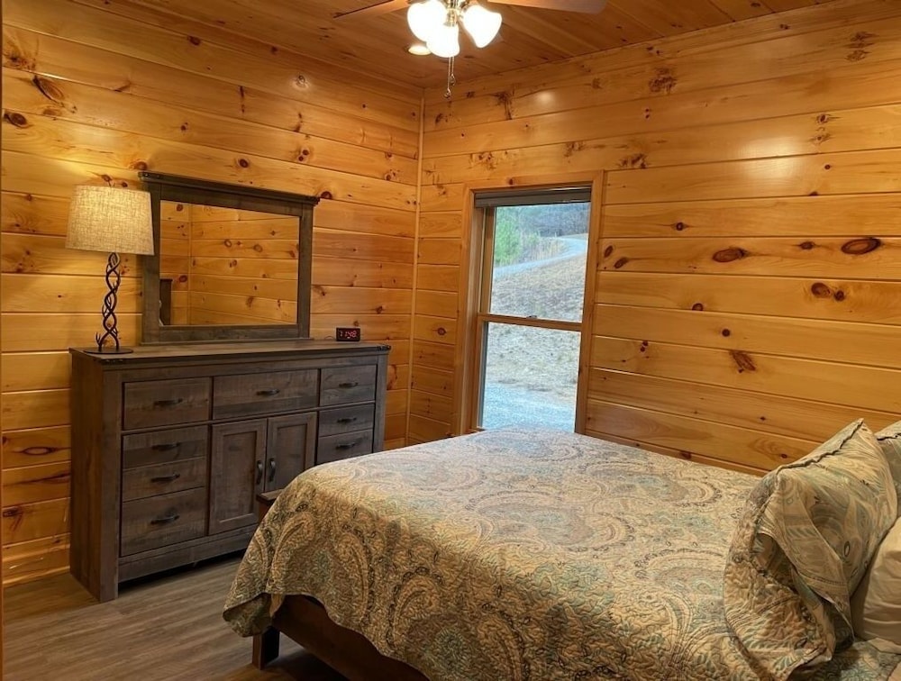 Charming cabin with an Amazing view! - pet and motorcycle friendly! 2 Bedroom Cabin by RedAwning view 3