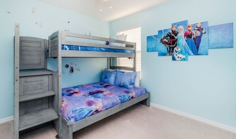 Spacious Emerald Island Home, Private Pool & Minutes To Disney! 6 Bedroom Villa