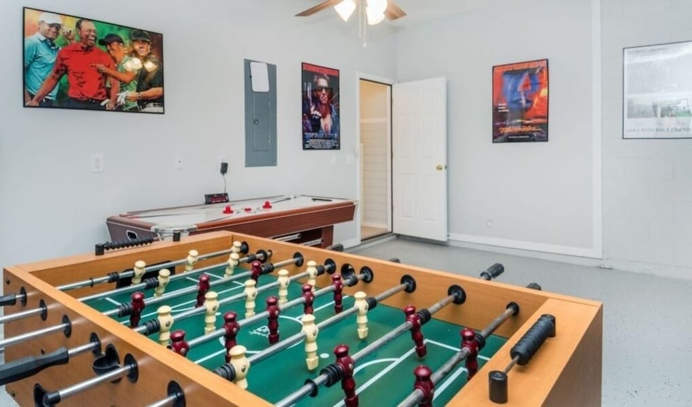 Spacious Emerald Island Home, Private Pool & Minutes To Disney! 6 Bedroom Villa