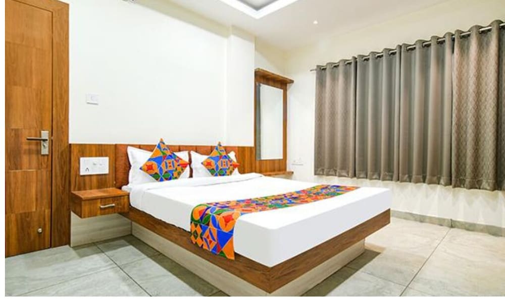 Hotel Shree Nakoda Paradise