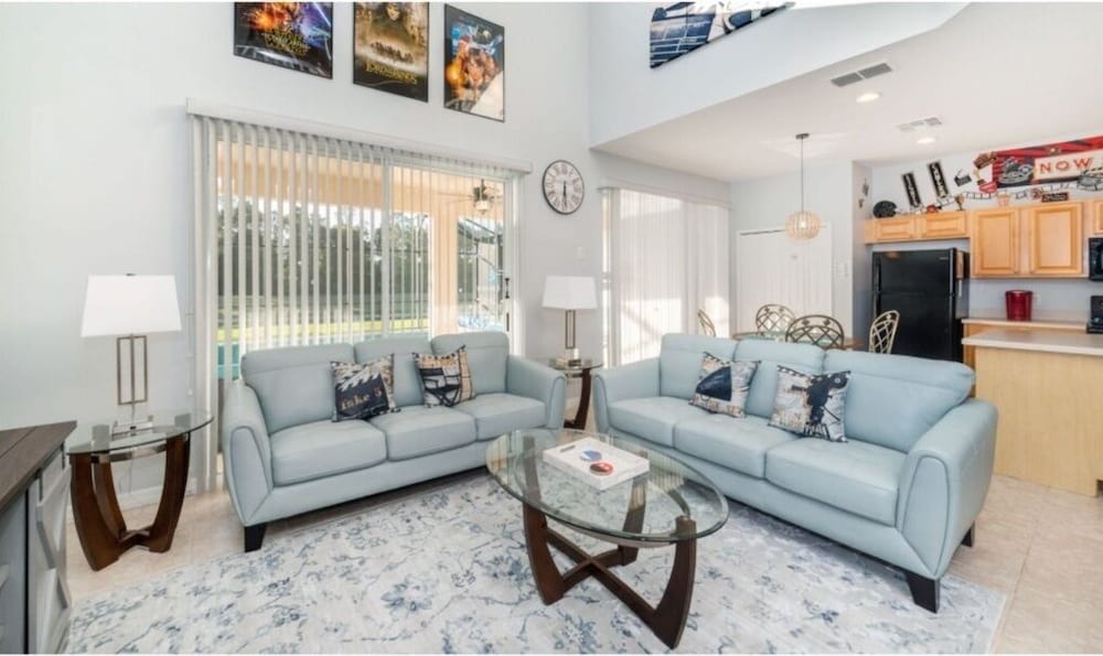 Spacious Emerald Island Home, Private Pool & Minutes To Disney! 6 Bedroom Villa