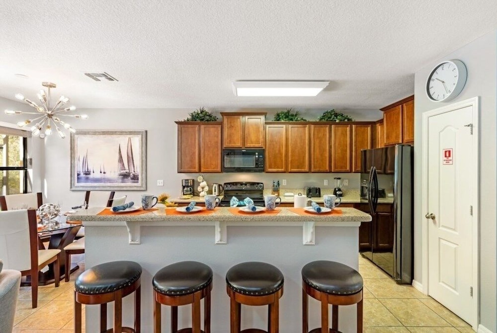 Luxury 4br Retreat W/ Pool, Game Room Near Disney 4 Bedroom Villa