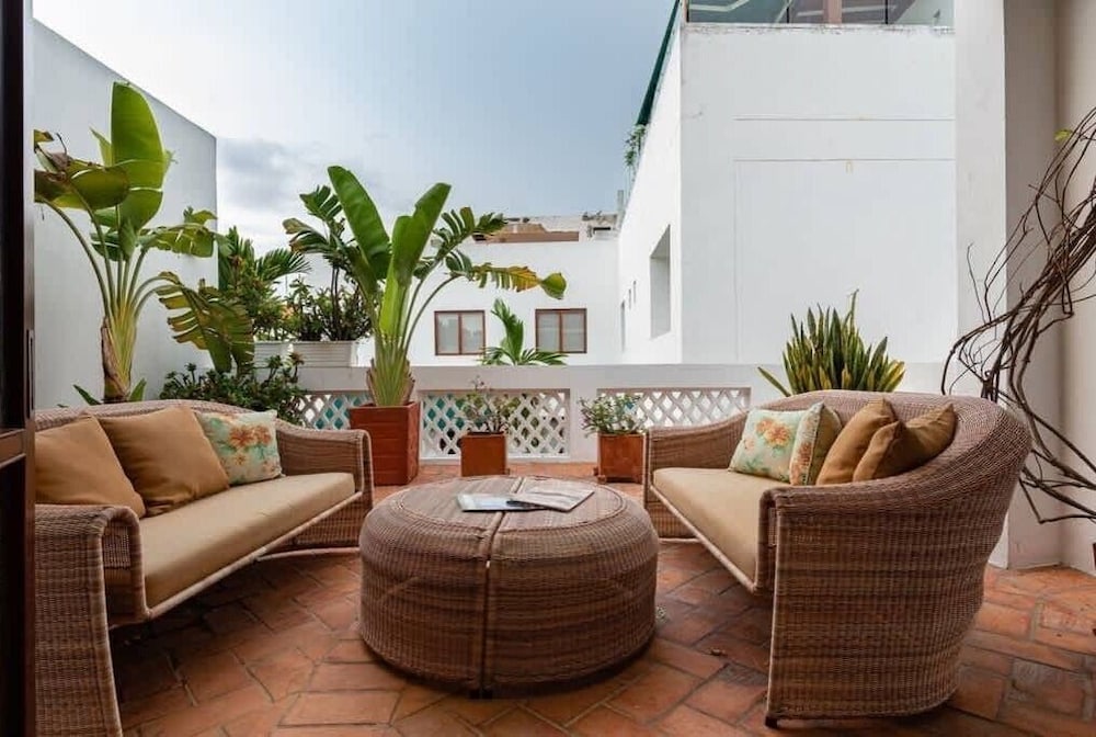 Luxury Apartment– Private Pool & Rooftop Jacuzzi