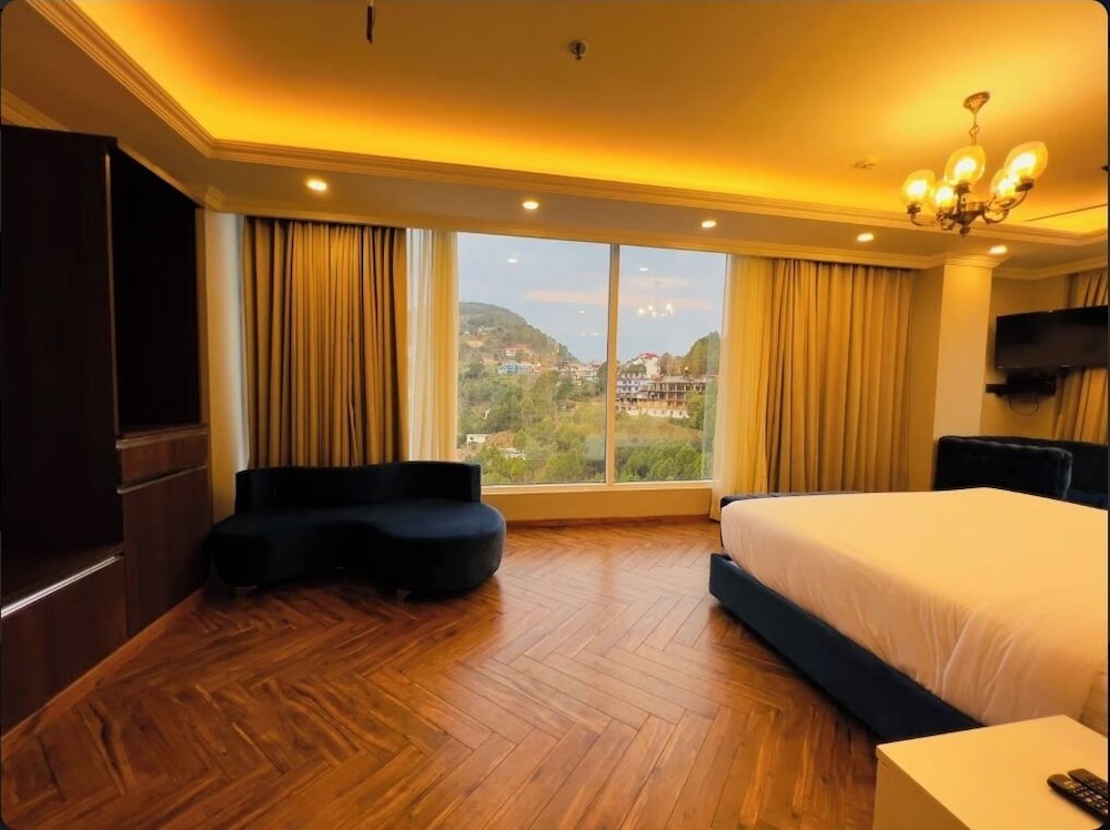 Claret inn by Lawrence Hotels