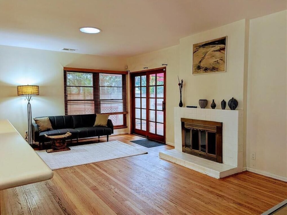 Convinient Location in Los Angeles