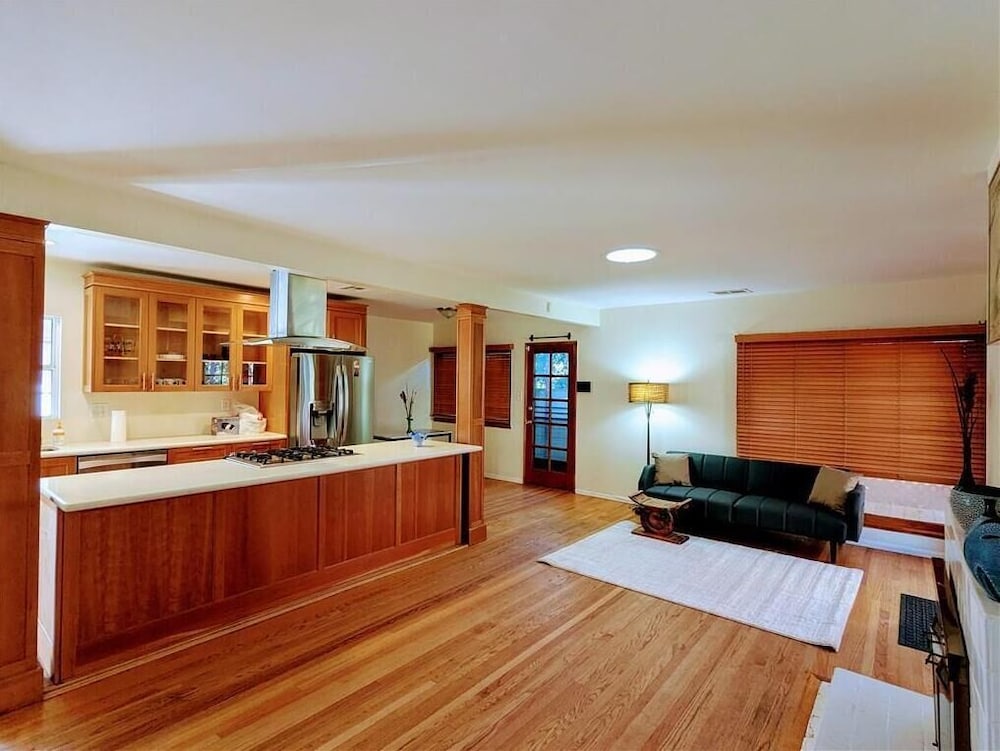 Convinient Location in Los Angeles