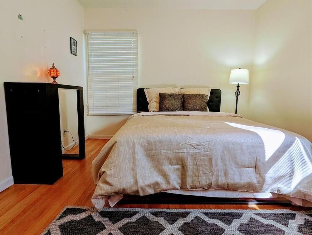 Convinient Location in Los Angeles