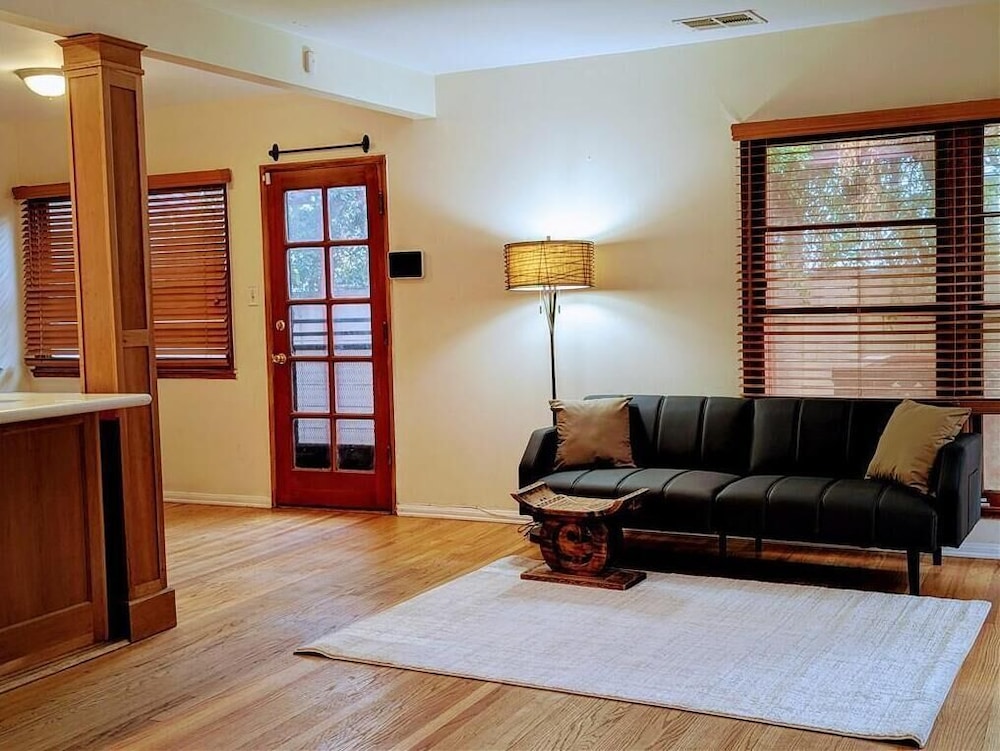 Convinient Location in Los Angeles