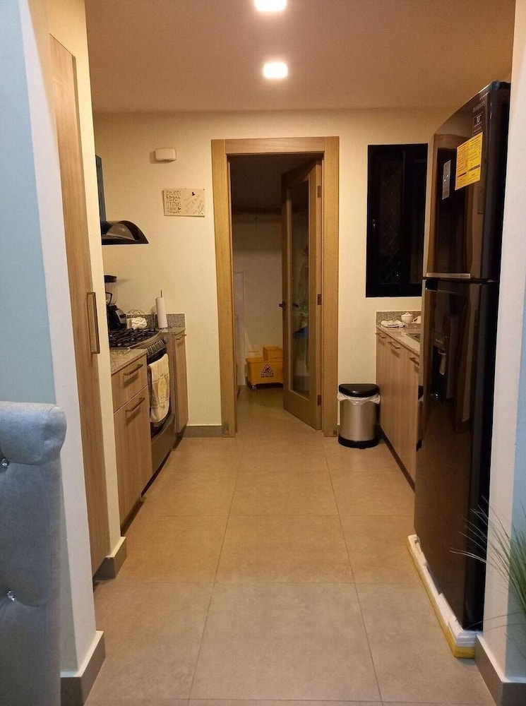 Luxury Condo 1 Br Pool Excellent Location