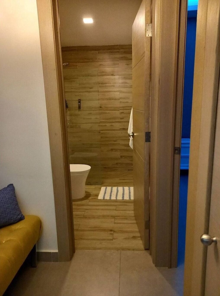 Luxury Condo 1 Br Pool Excellent Location