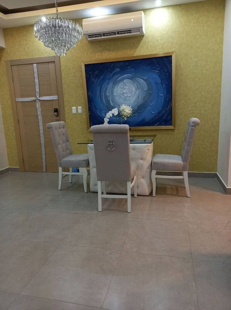 Luxury Condo 1 Br Pool Excellent Location