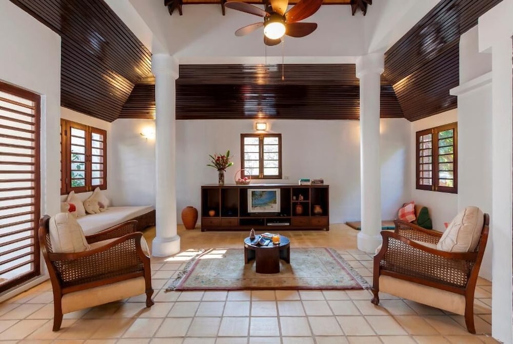 Baan Khunying – Secluded Phuket Beachfront Villa