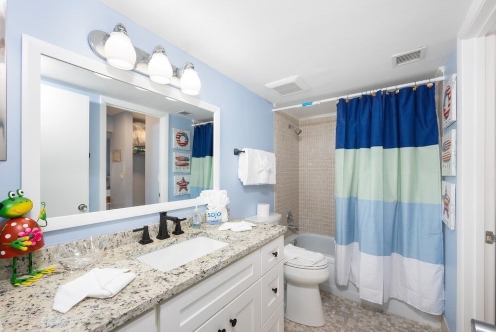 Kings Crown 209 2 Bedroom Condo