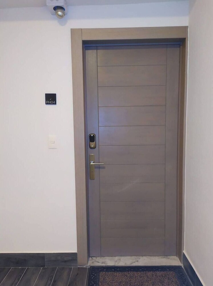 Luxury Condo 1 Br Pool Excellent Location
