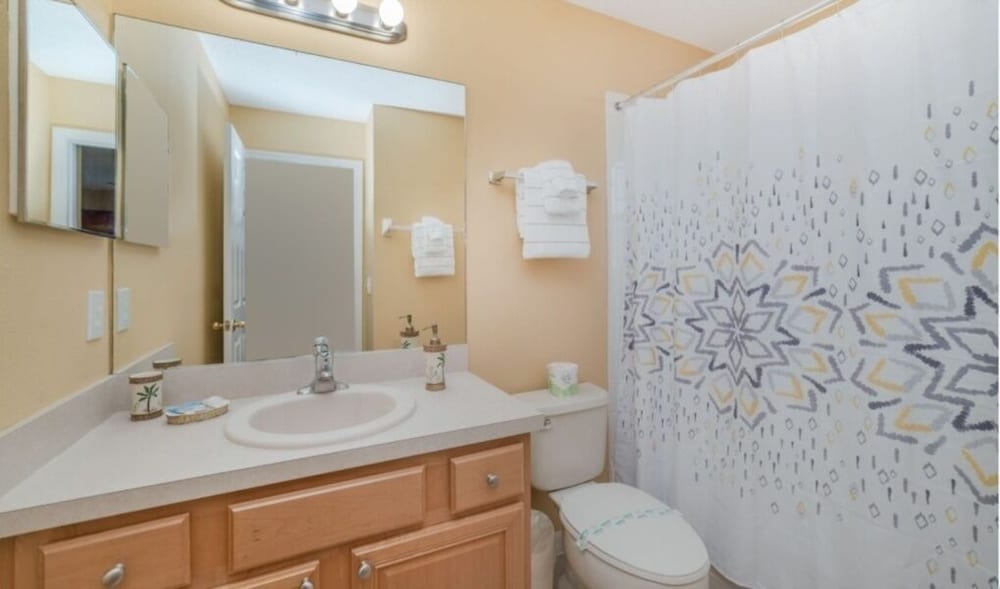 Spacious Emerald Island Home, Private Pool & Minutes To Disney! 6 Bedroom Villa