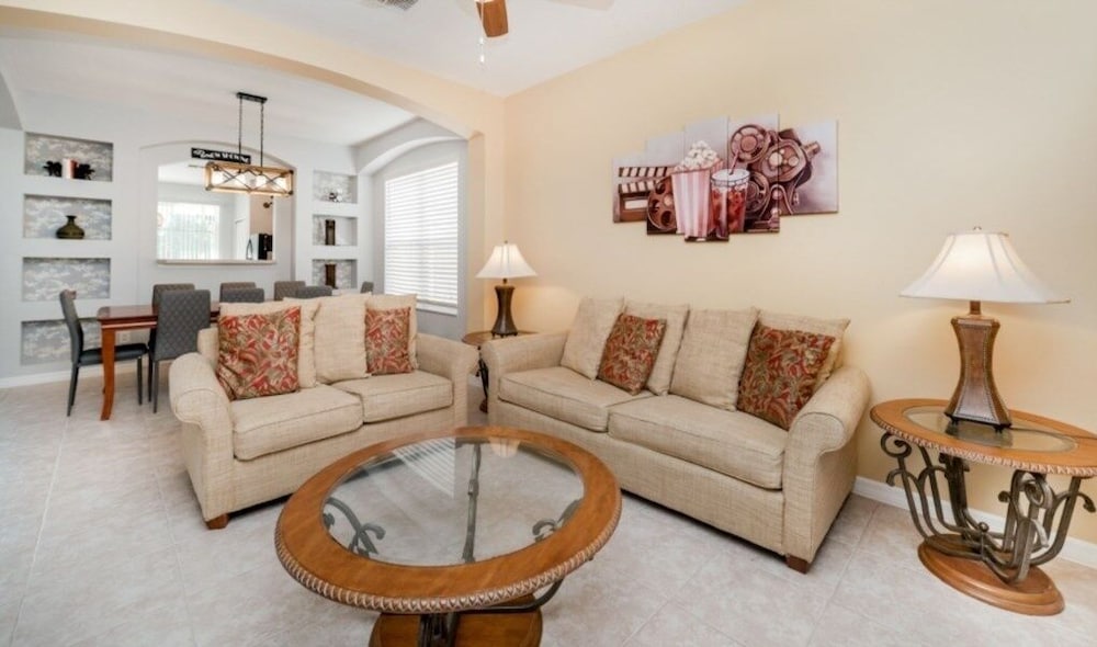 Spacious Emerald Island Home, Private Pool & Minutes To Disney! 6 Bedroom Villa