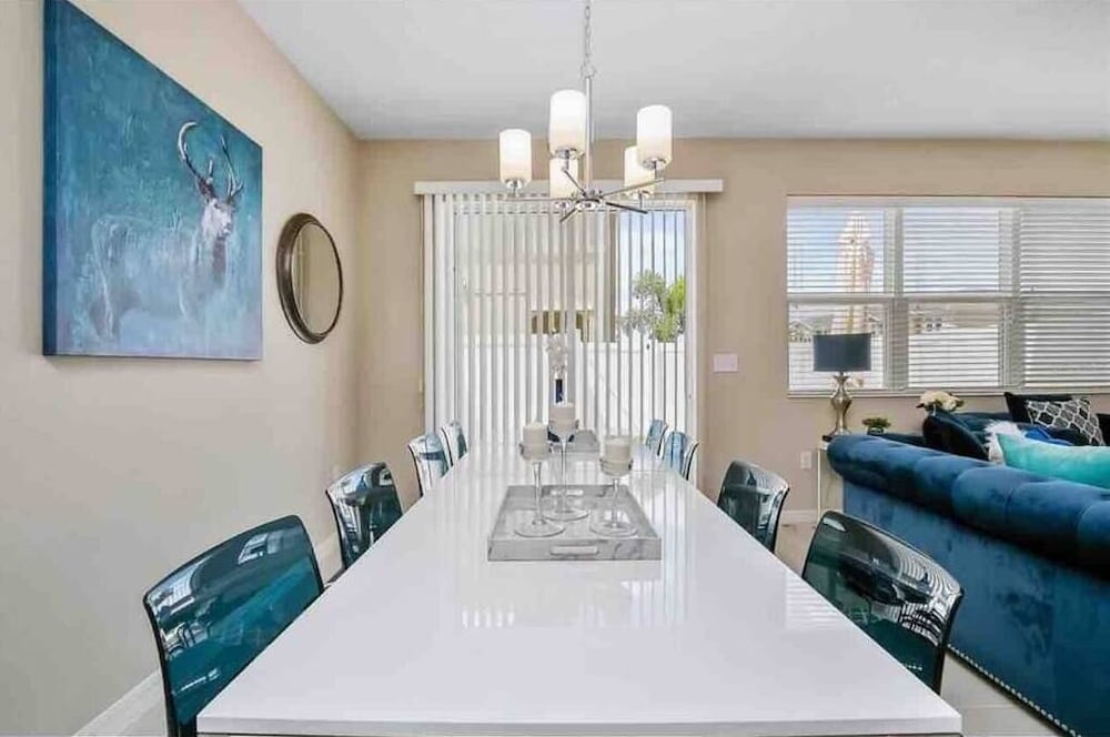 Compass Bay - Big Vacation Homes