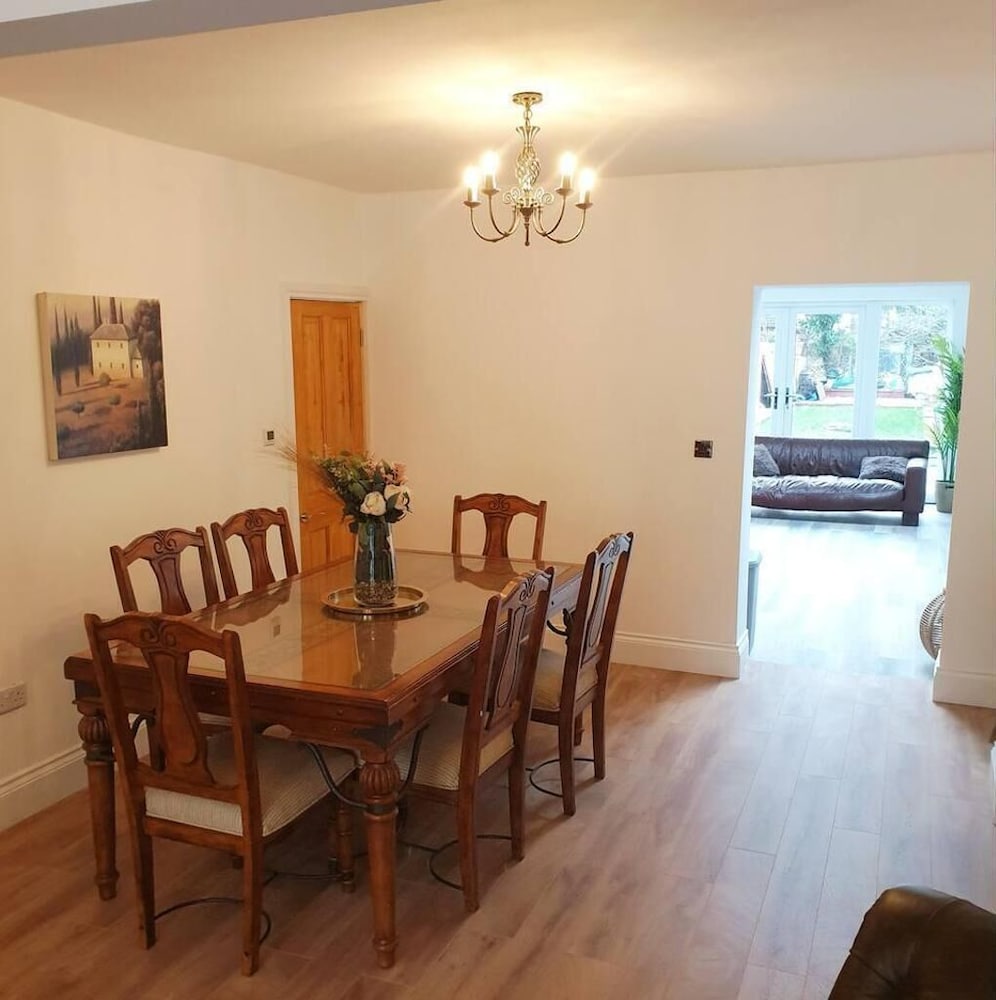 Charming 2-bed Cottage in Formby, Liverpool