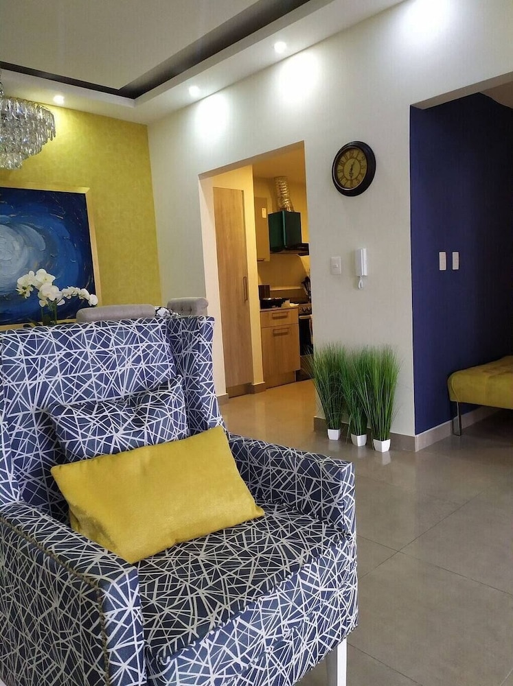 Luxury Condo 1 Br Pool Excellent Location