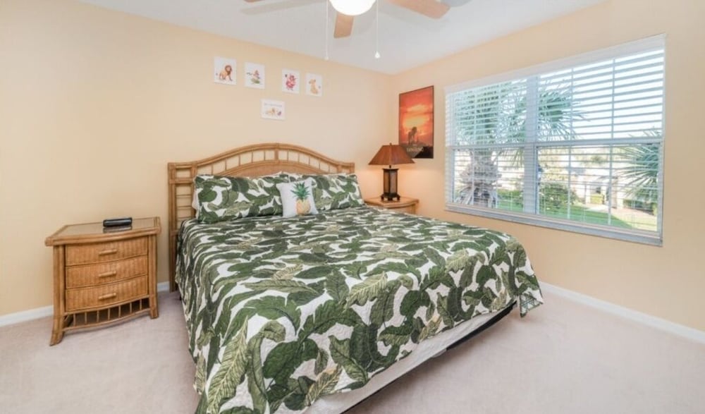 Spacious Emerald Island Home, Private Pool & Minutes To Disney! 6 Bedroom Villa
