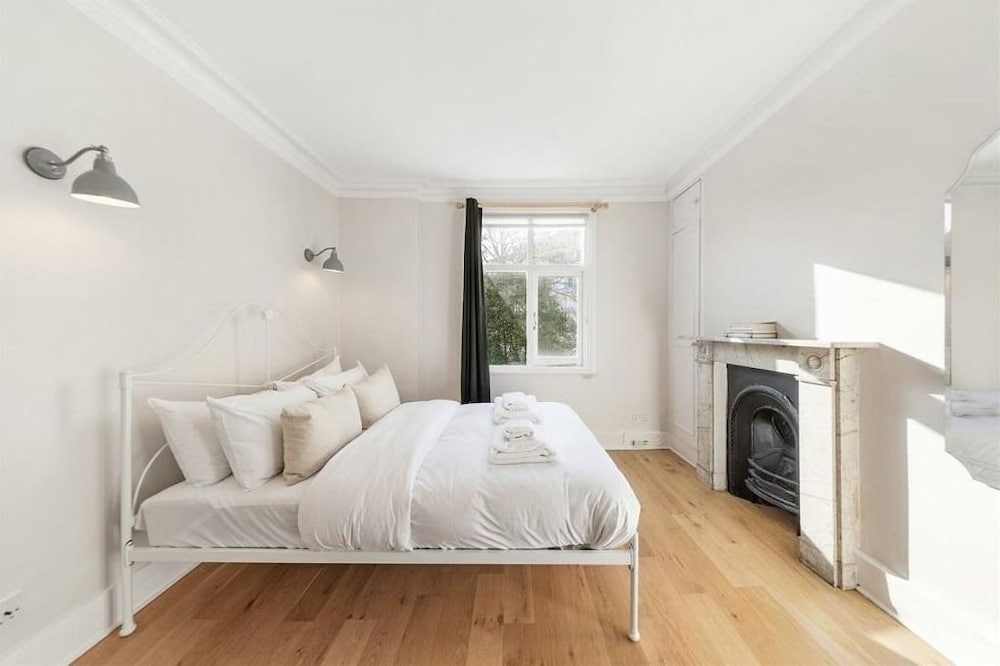 Spacious 3B House in South Kensington