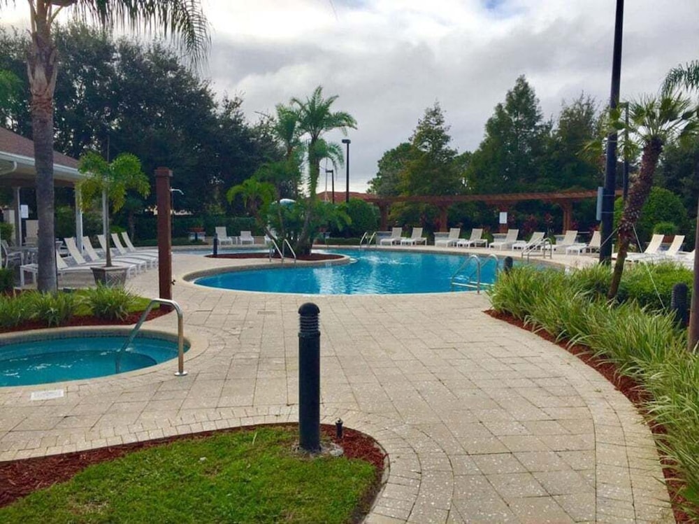 Family Retreat 3 Miles To Disney & Attractions 3 Bedroom Townhouse