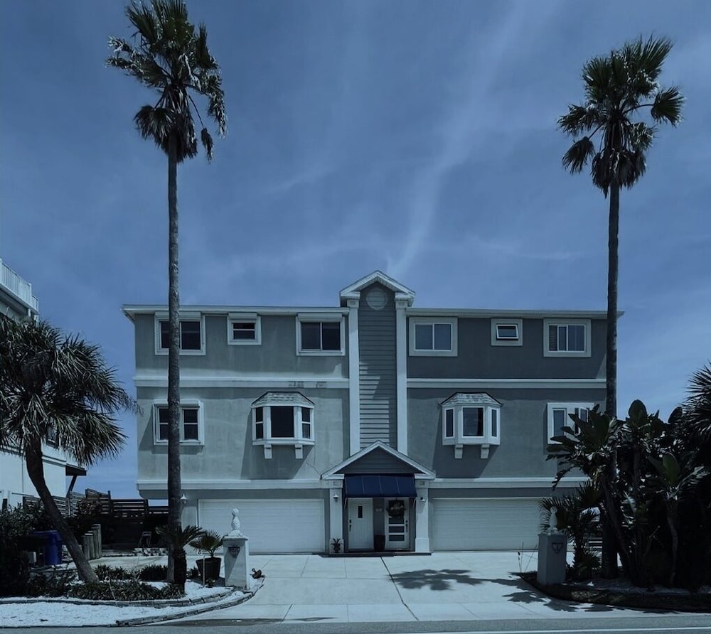 Breathtaking Beach Front House 3 Bedroom Home by RedAwning