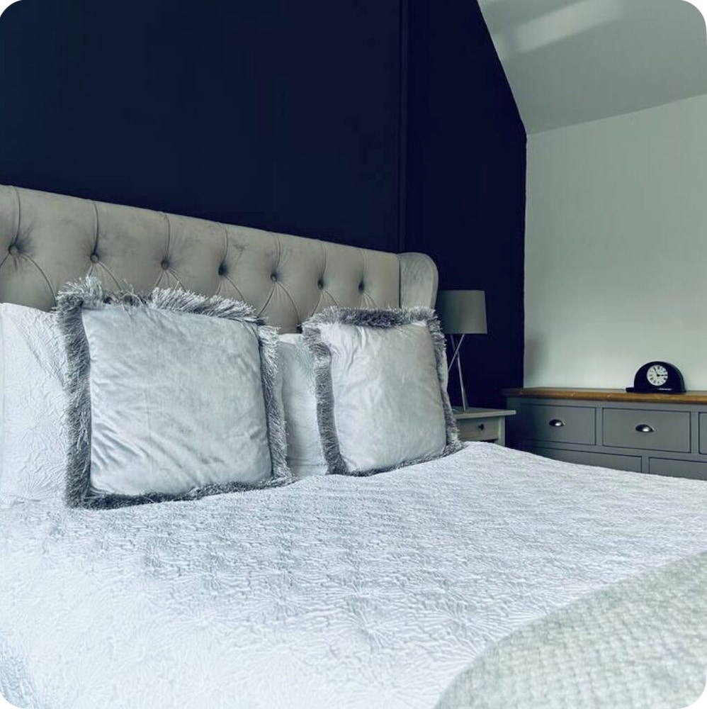 Lodge - Sleeps 18, pet Friendly & Free Parking