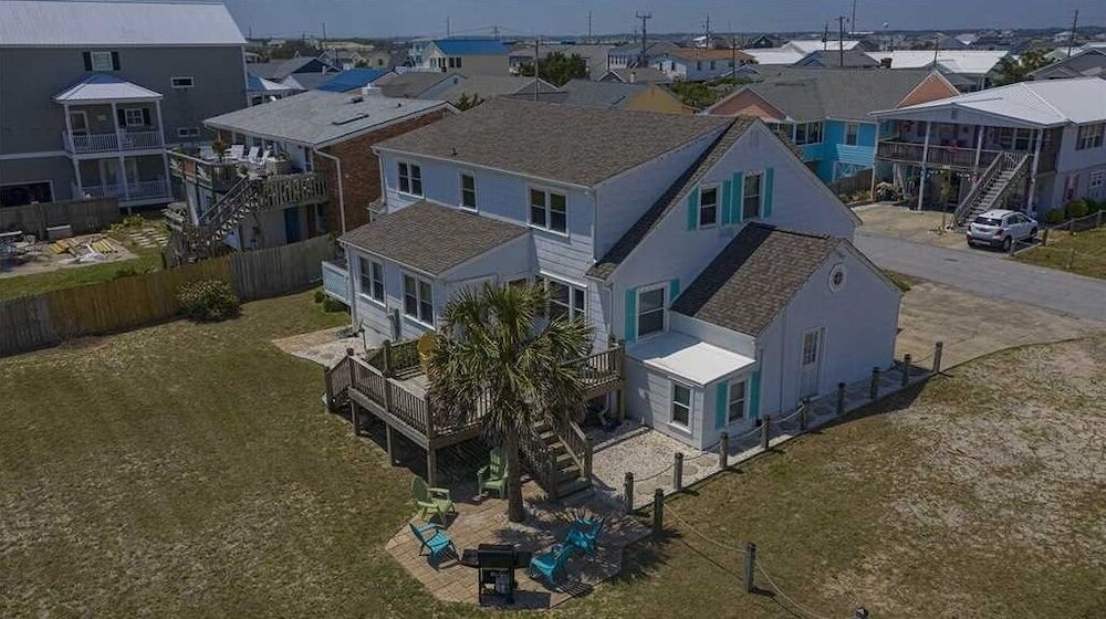 Mamas Cottage 6 Bedroom Home by RedAwning view 3