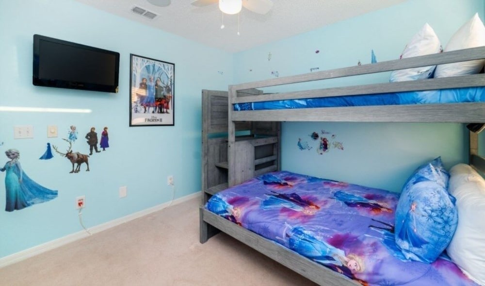 Spacious Emerald Island Home, Private Pool & Minutes To Disney! 6 Bedroom Villa