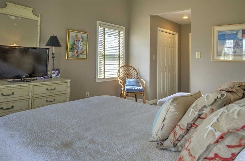 Roper Cottage 5 Bedroom Home view 3