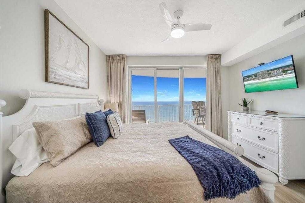 Coastal Hippy Chic by Avantstay Oceanfront, 2 Pools, Beach Chairs Incl