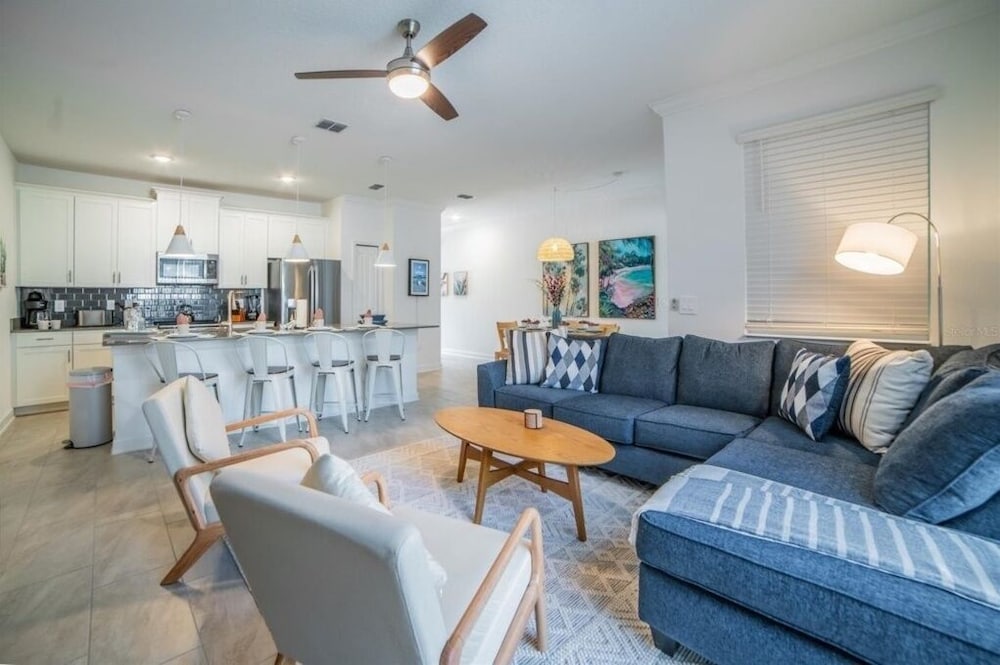 Stunning 4 Bed Townhome With Splash Pool-1160ks 4 Bedroom Townhouse