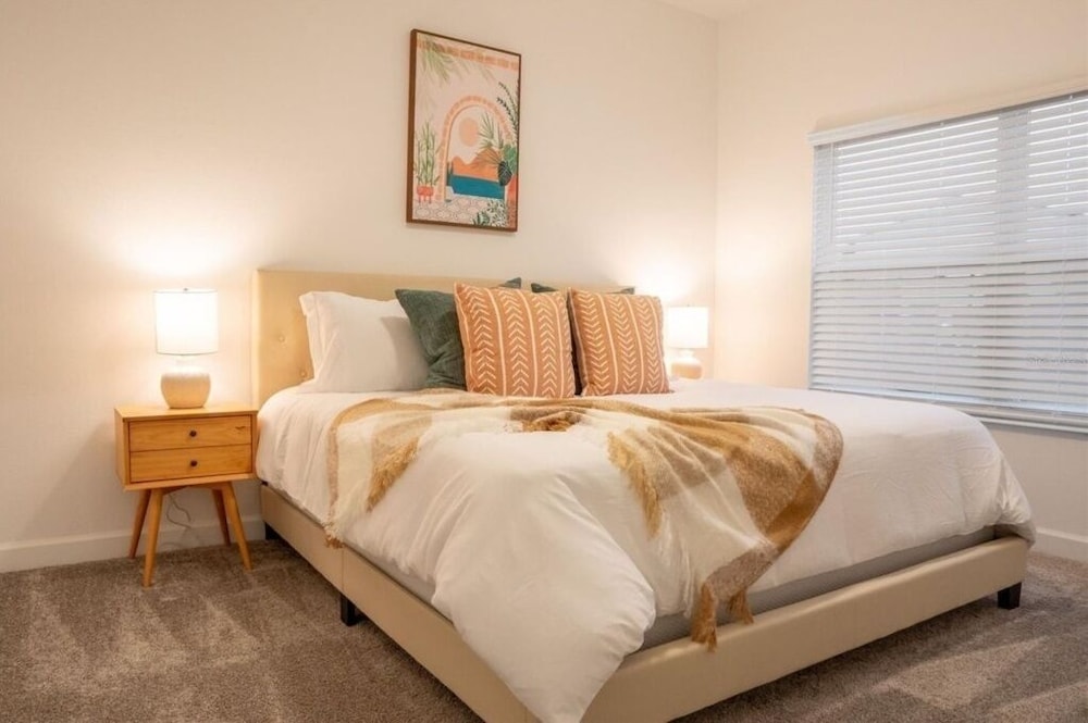Stunning 4 Bed Townhome With Splash Pool-1160ks 4 Bedroom Townhouse