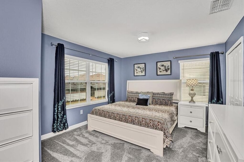 5021 WA - Stunning Townhome With Private Pool