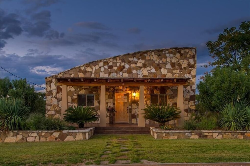 Hillview Estate