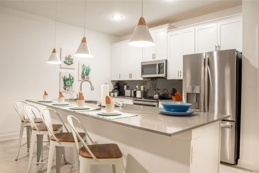 Stunning 4 Bed Townhome With Splash Pool-1160ks 4 Bedroom Townhouse